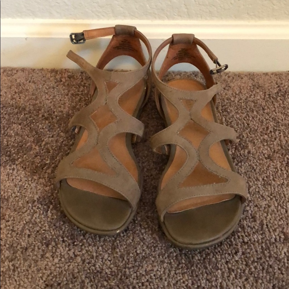 Sandals by Kenneth Cole